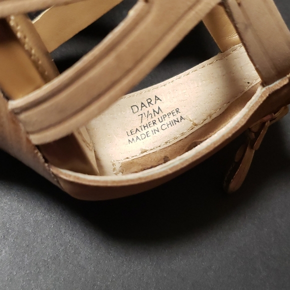 Tahari Tan Leather Heel Shoes - Picture 4 of 7